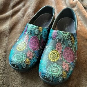 CROCS Neria Pro II Graphic Clog Sz W8